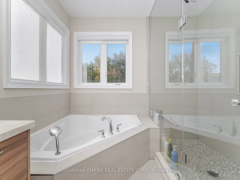 2118 Vineland Cres — Photo 38