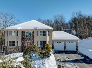 117 Fernwood Rd, Bushkill, PA 18324