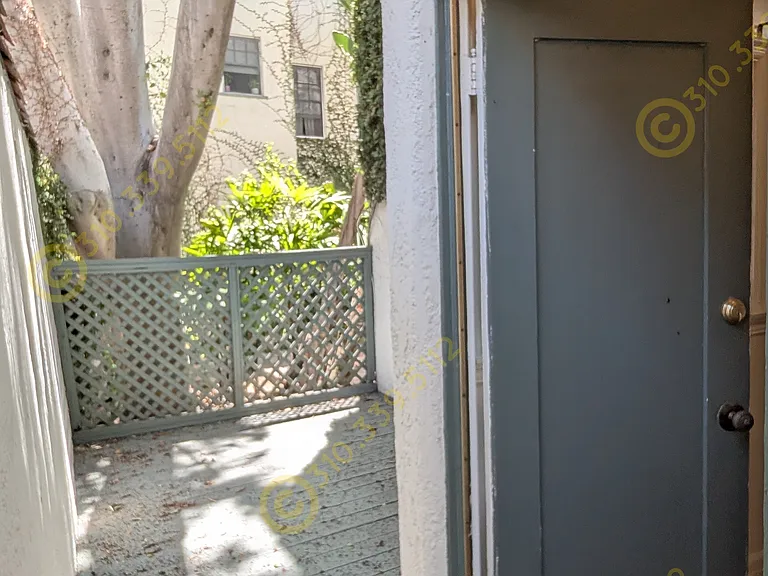118 S Camden Dr #D — Photo 20