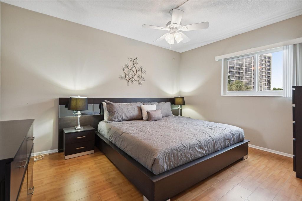 424 N Riverside Dr APT 204, photo 6