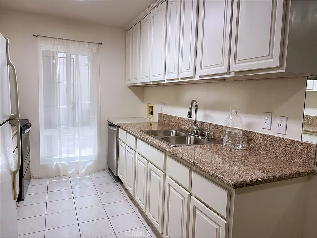 2 bed, 806 sqft, $2,680 — Photo 3