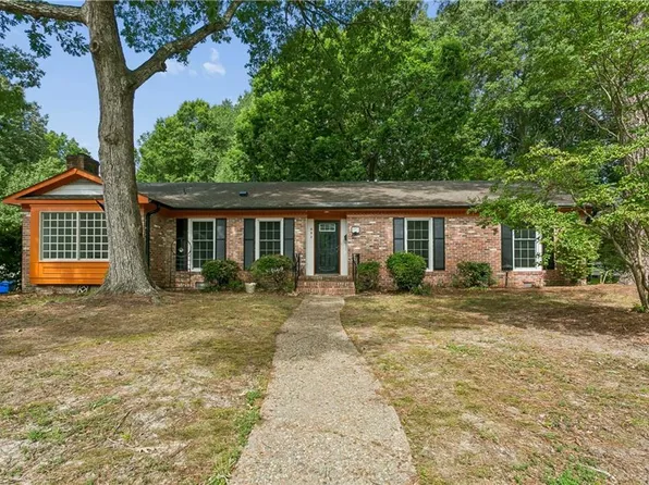 682 Village Green Pkwy, Newport News, VA 23602