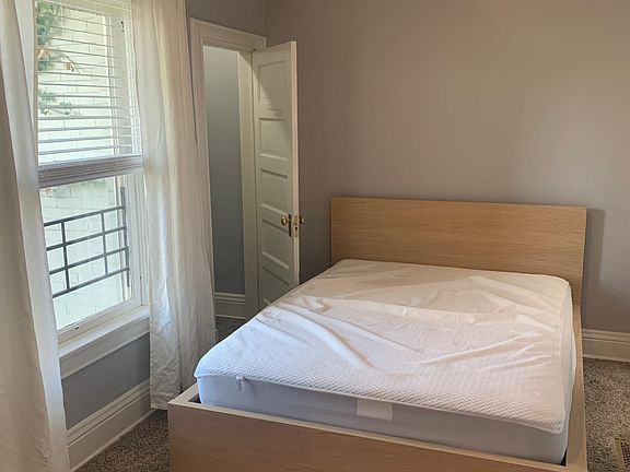 4th image of 1006 E 9th Ave