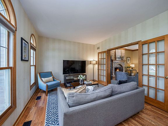3rd image of 635 Samantha Cir