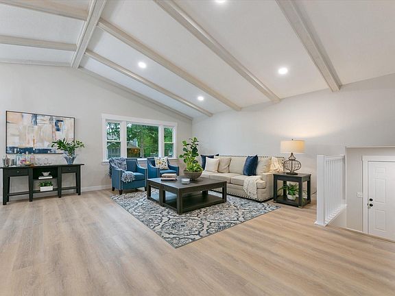 4th image of 4835 Drake St