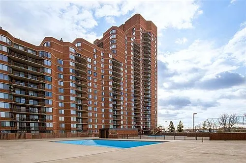 616 Harmon Cove Tower Photo 1 616 Harmon Cove Tower Photo 1