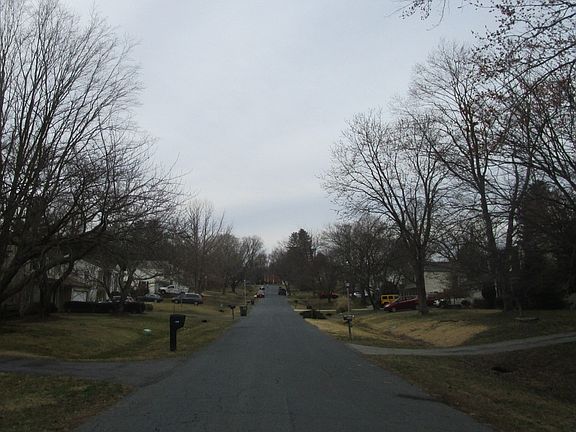 4th image of 6513 Farmingdale Ct