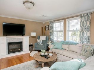 1 Leland Point Dr #1, Portsmouth, RI 02871