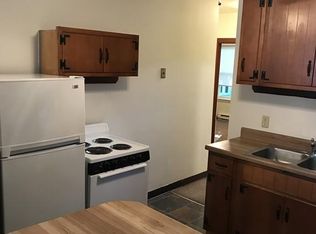 82 Willow St APT 3, Clinton, MA 01510