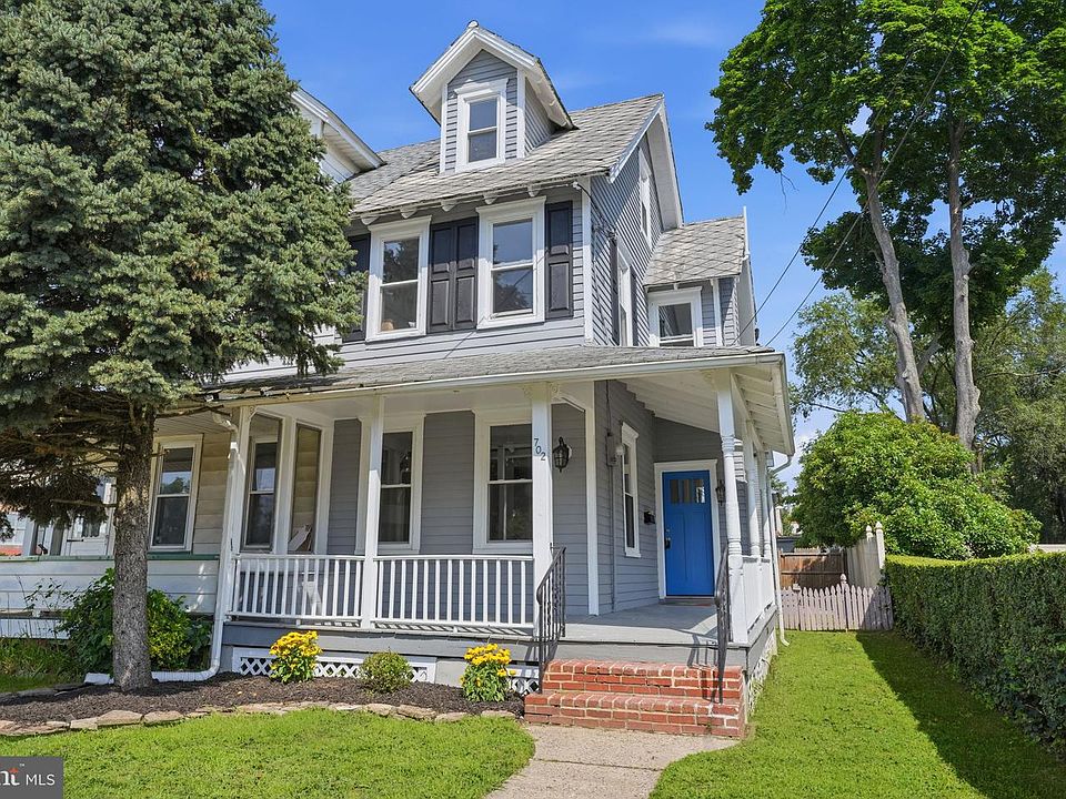 1st image of 702 Chestnut St