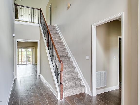 4th image of 736 Dehart Ln