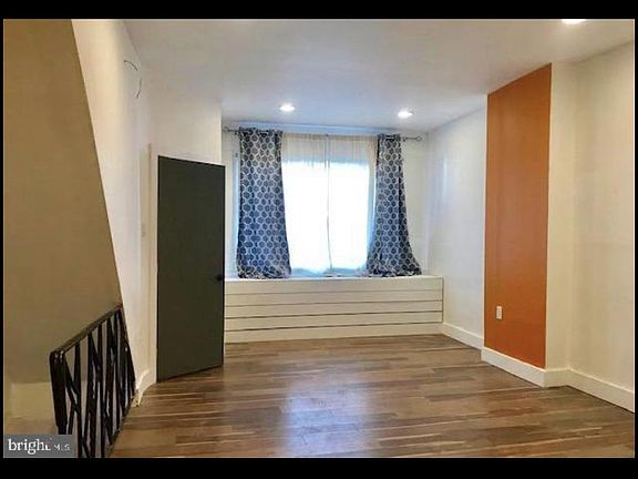 3rd image of 1432 W Porter St Floor 1
