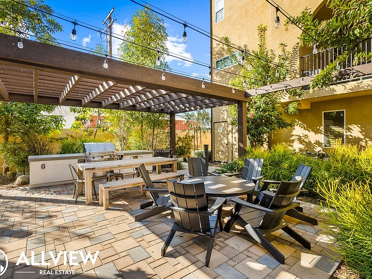 665 S Kinney Way — Photo 32