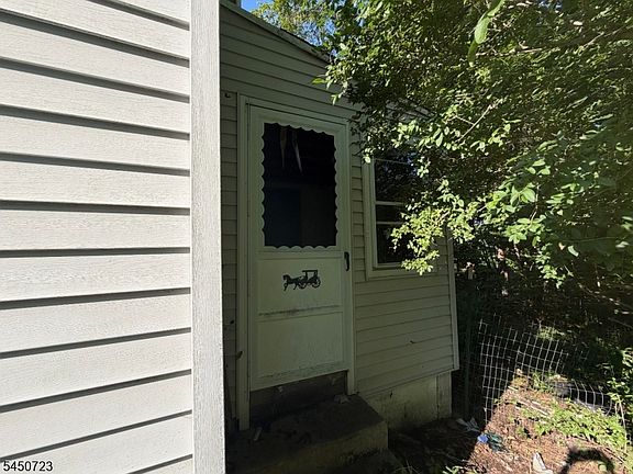 2nd image of 208 Old York Rd