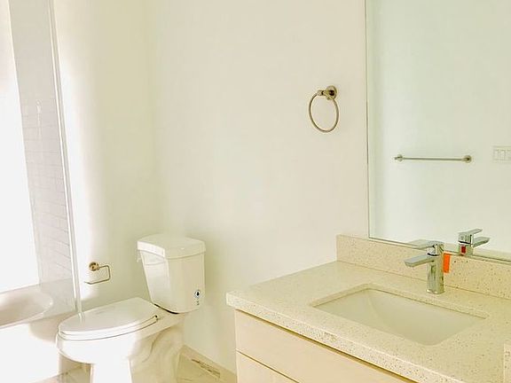 3rd image of 4055 Oakwood Ave #502