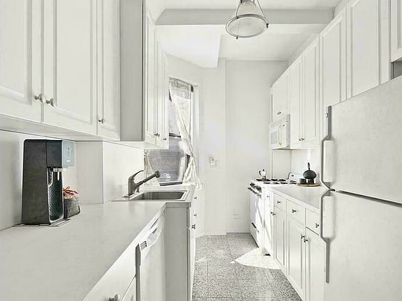 4th image of 105 W 73rd St APT 9B