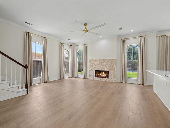 2nd image of 204 Hidden Springs Ln