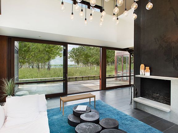 3rd image of 15 Seaponack Dr