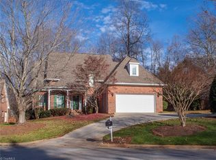 2 Regal Ct, Greensboro, NC 27410