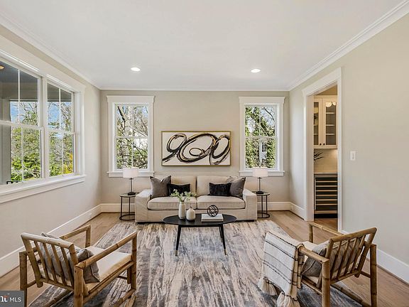 4th image of 2209 Grayson Pl