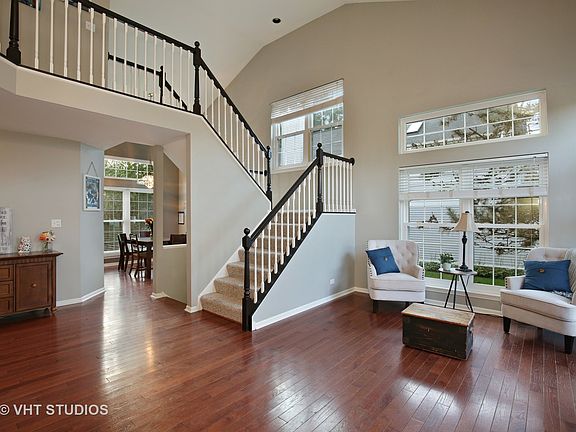 3rd image of 8 Deer Creek Ct
