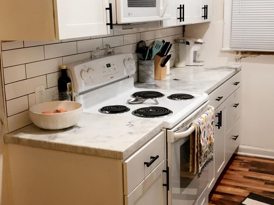 Bright kitchen with gorgeous counter tops and hardwood floor!