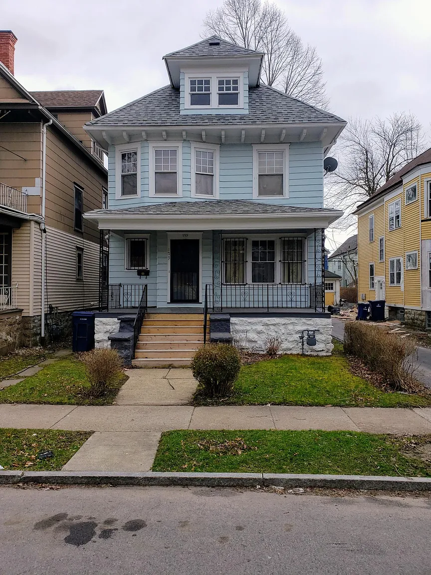 173 Blaine Ave photo 1