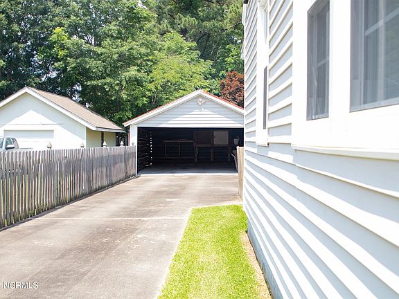 3rd image of 4122 E Church St