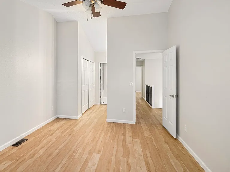 2060 E Phillips Ln — Photo 23