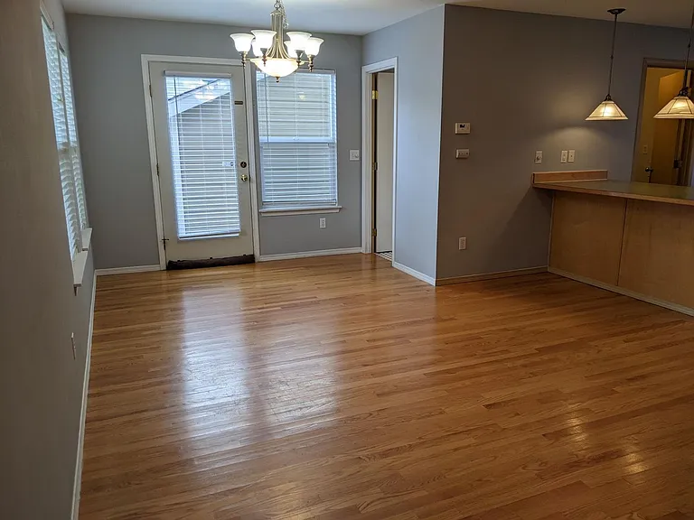 1169 Hudson St — Photo 4