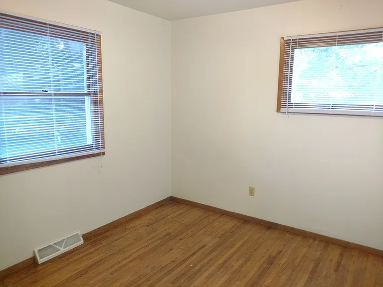 2110 Melrose Ct — Photo 8