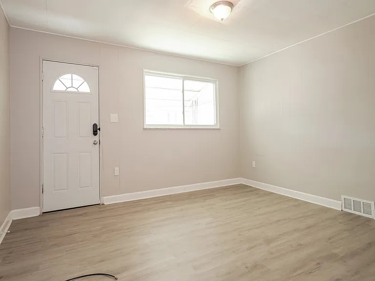 516892_017_living_room_13323249.jpg