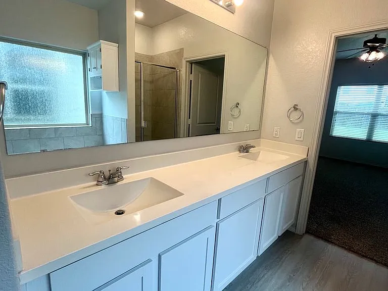 6011 Travis Smt — Photo 23