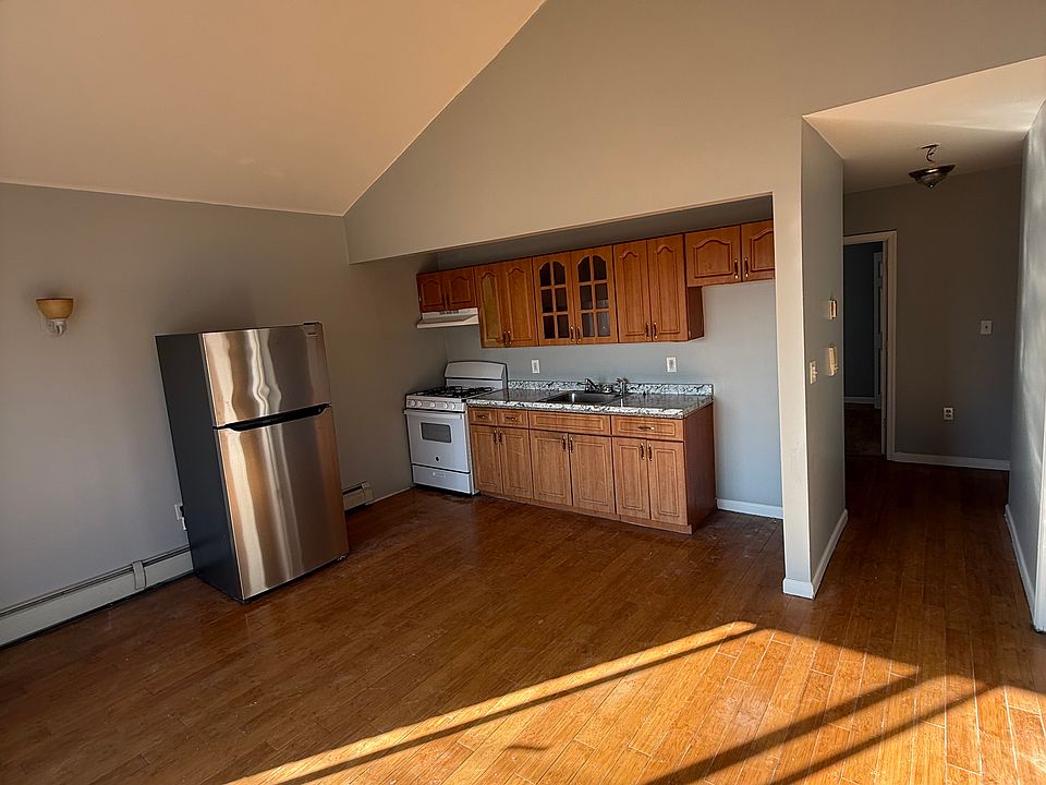 1st image of 170-29 93rd Ave #3