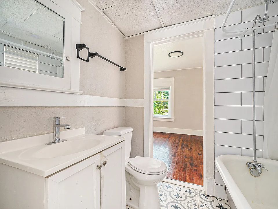 1st image of 1610 W 37th St #2W