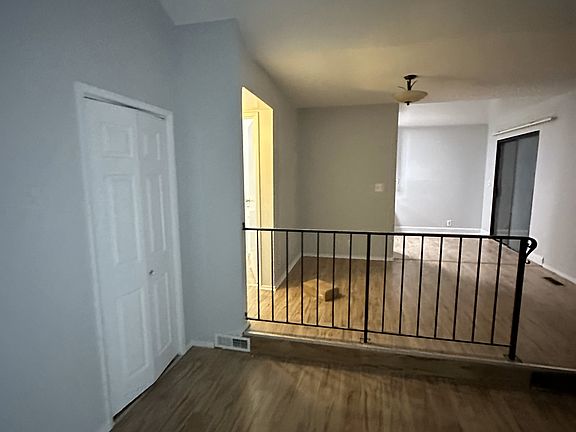 3rd image of 358 E Bellevue Ave