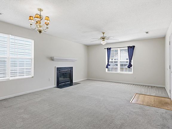 4th image of 7 Hammett Grove Ln