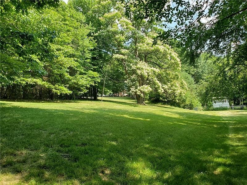 2nd image of 350 Saxonburg Rd