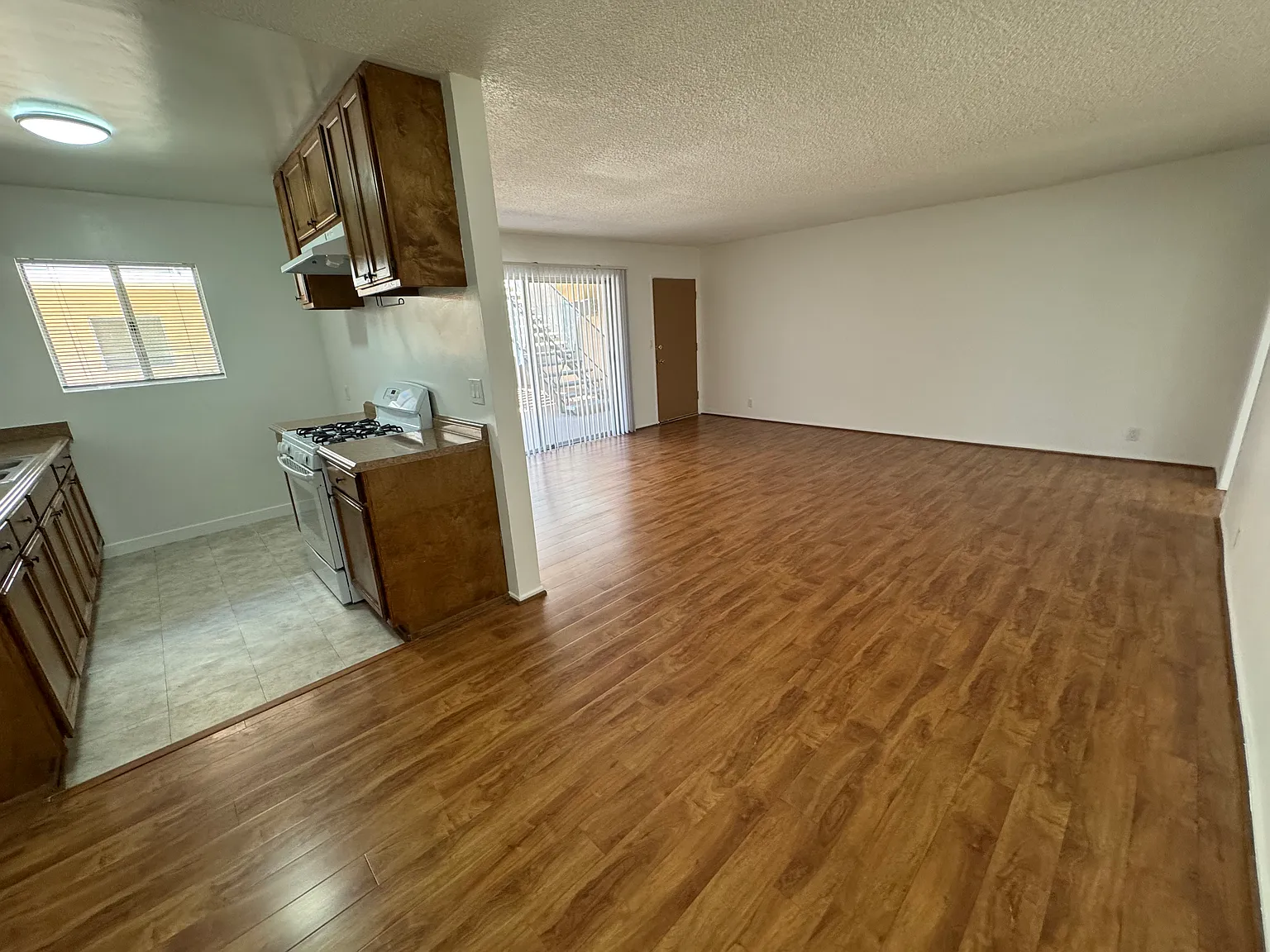1550 N Harvard Blvd — Photo 4