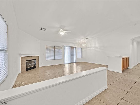 2nd image of 1213 Deer Horn Ln