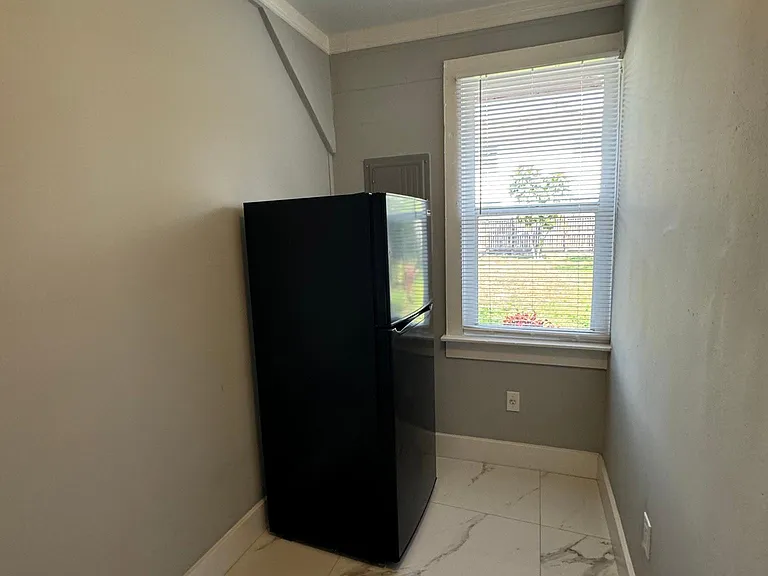 921 N 19th Ave #9 — Photo 8