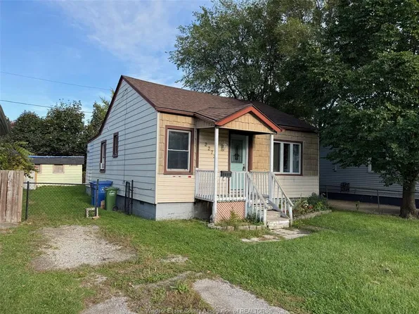 2272 Forest Ave, Windsor, ON N8W 2G6