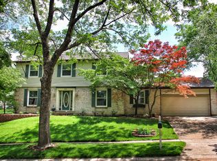 1819 Summer Lake Dr, Chesterfield, MO