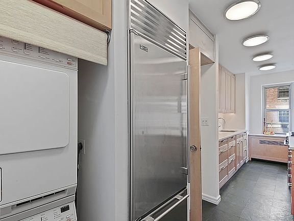 5th image of 20 Sutton Pl S APT 6D
