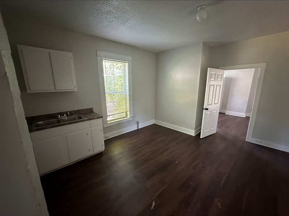 1st image of 962 Leon Pl