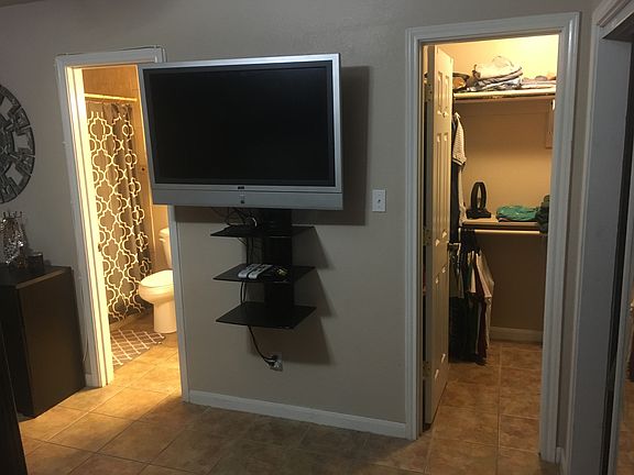 FullBath/ master closet 