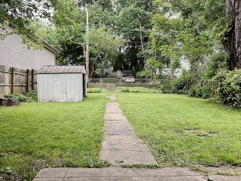 1618 E Main St — Photo 15