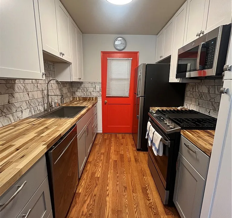 150-35 E Lakeshore Dr