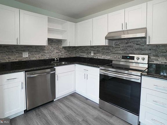 3rd image of 7456 Fountain Head Dr