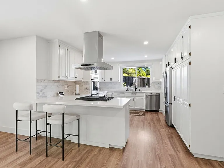 4206 Huntington St — Photo 6